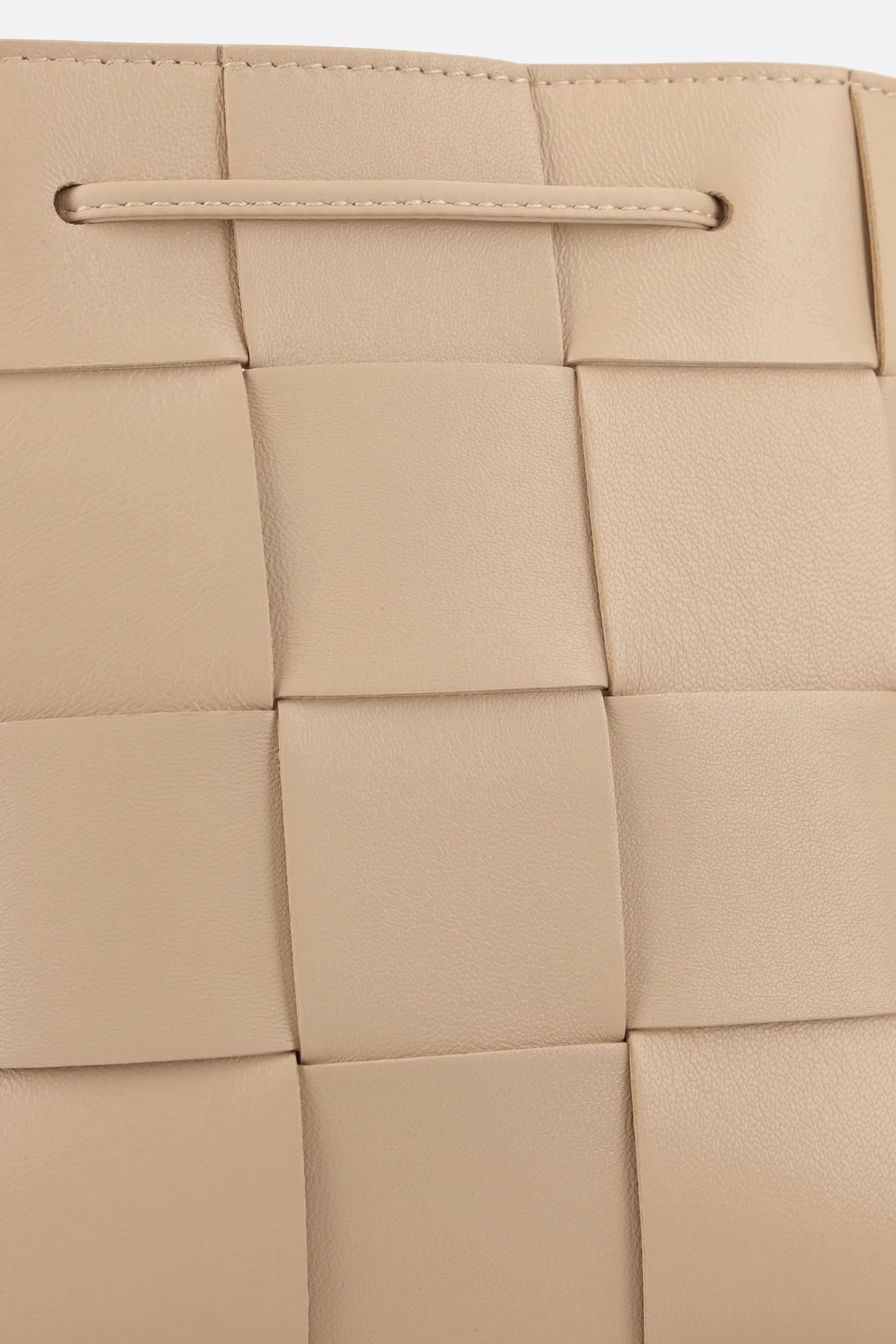  BOTTEGA VENETA borsa a secchiello Cassette small in Maxi Intrecciato nappa 
