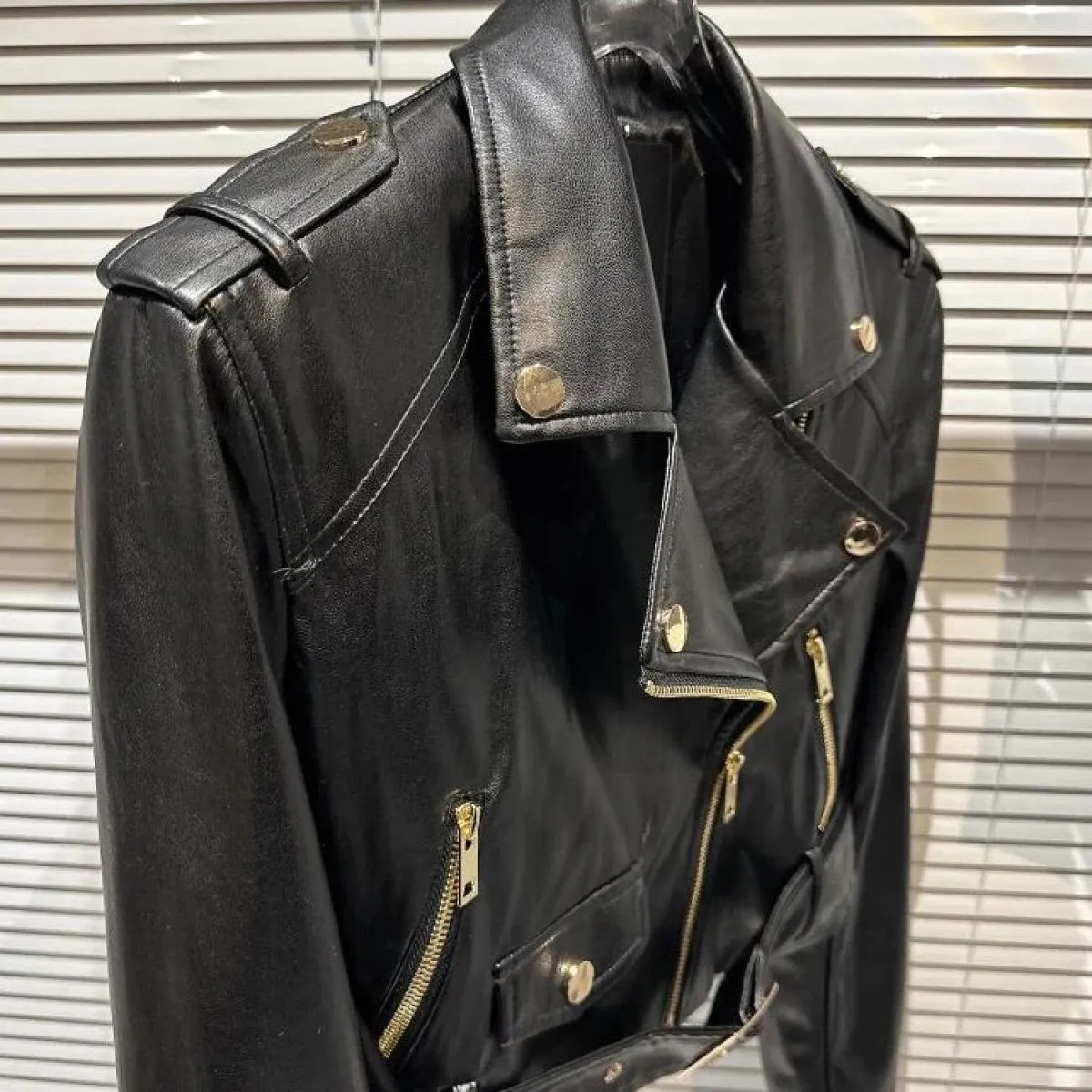 High Street 2023 Nuova giacca di design Giacca da donna con cerniera Design Giacca in pelle sintetica da motociclista in ecopell