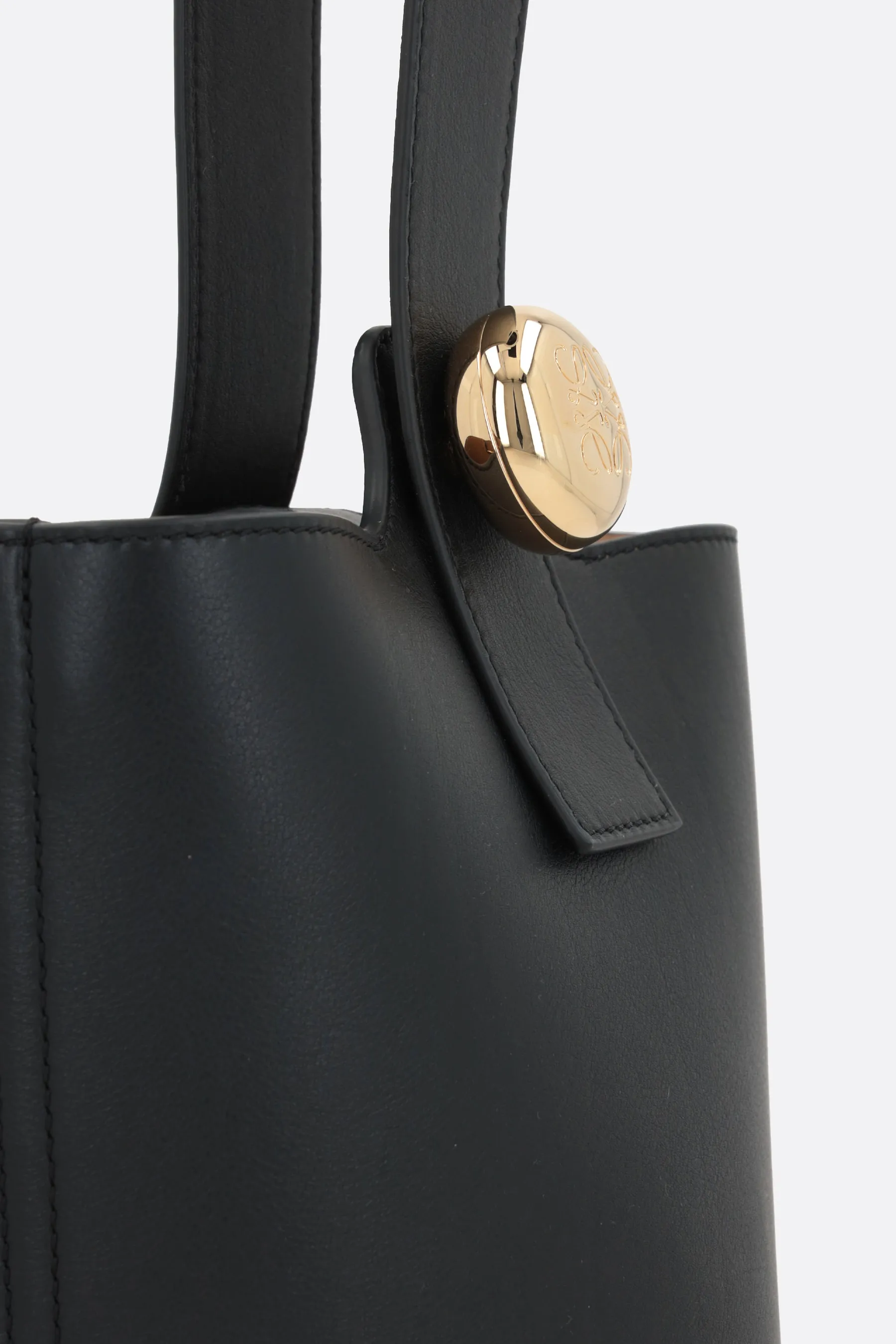  LOEWE borsa a secchiello Pebble mini in pelle liscia 