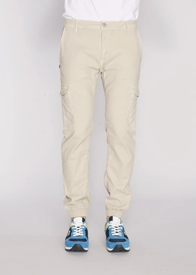 Pantaloni cargo con elastico al fondo