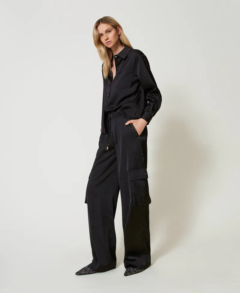 Pantaloni cargo in raso