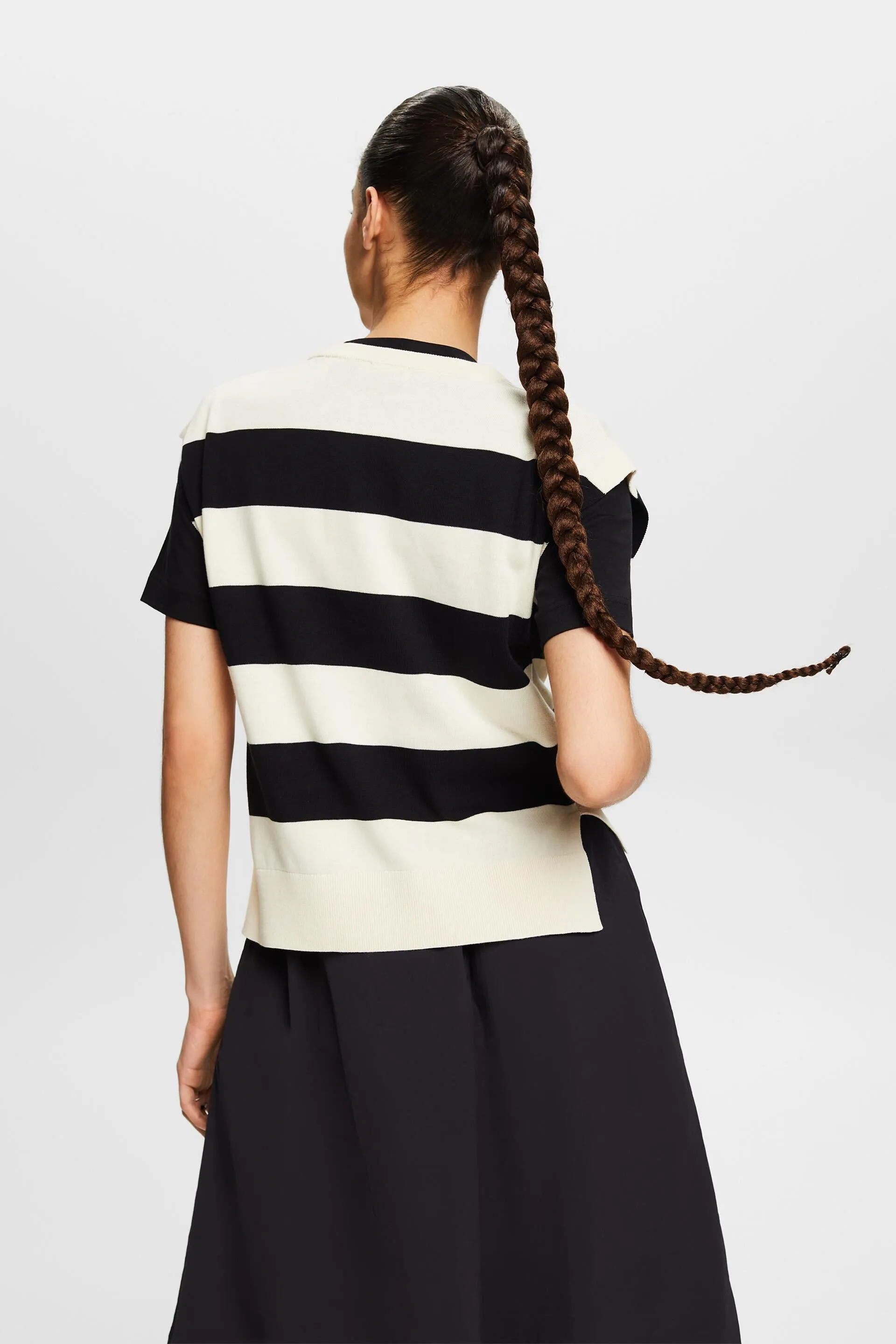 Pullover smanicato a righe