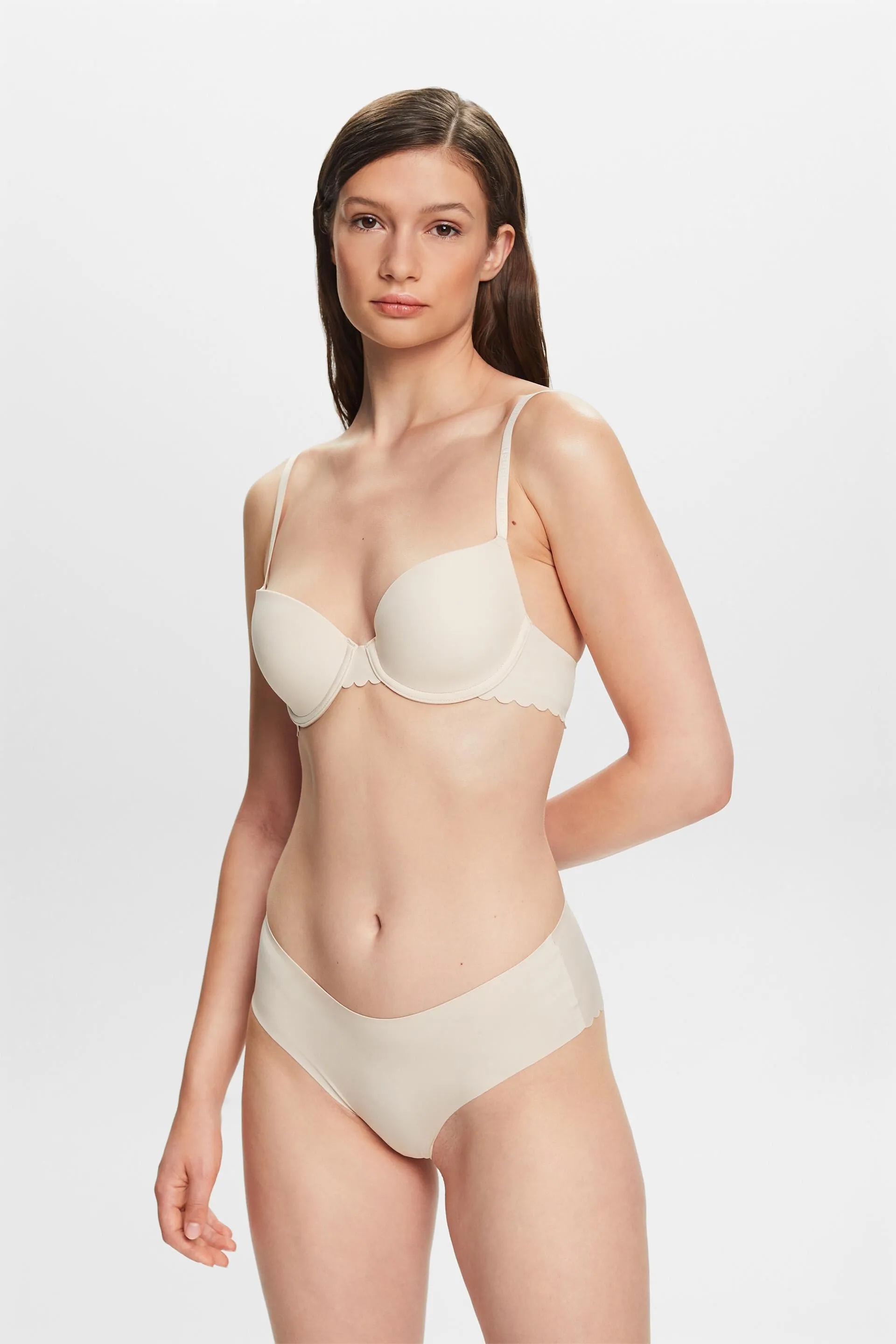 Reggiseno imbottito con ferretto e bordini smerlati