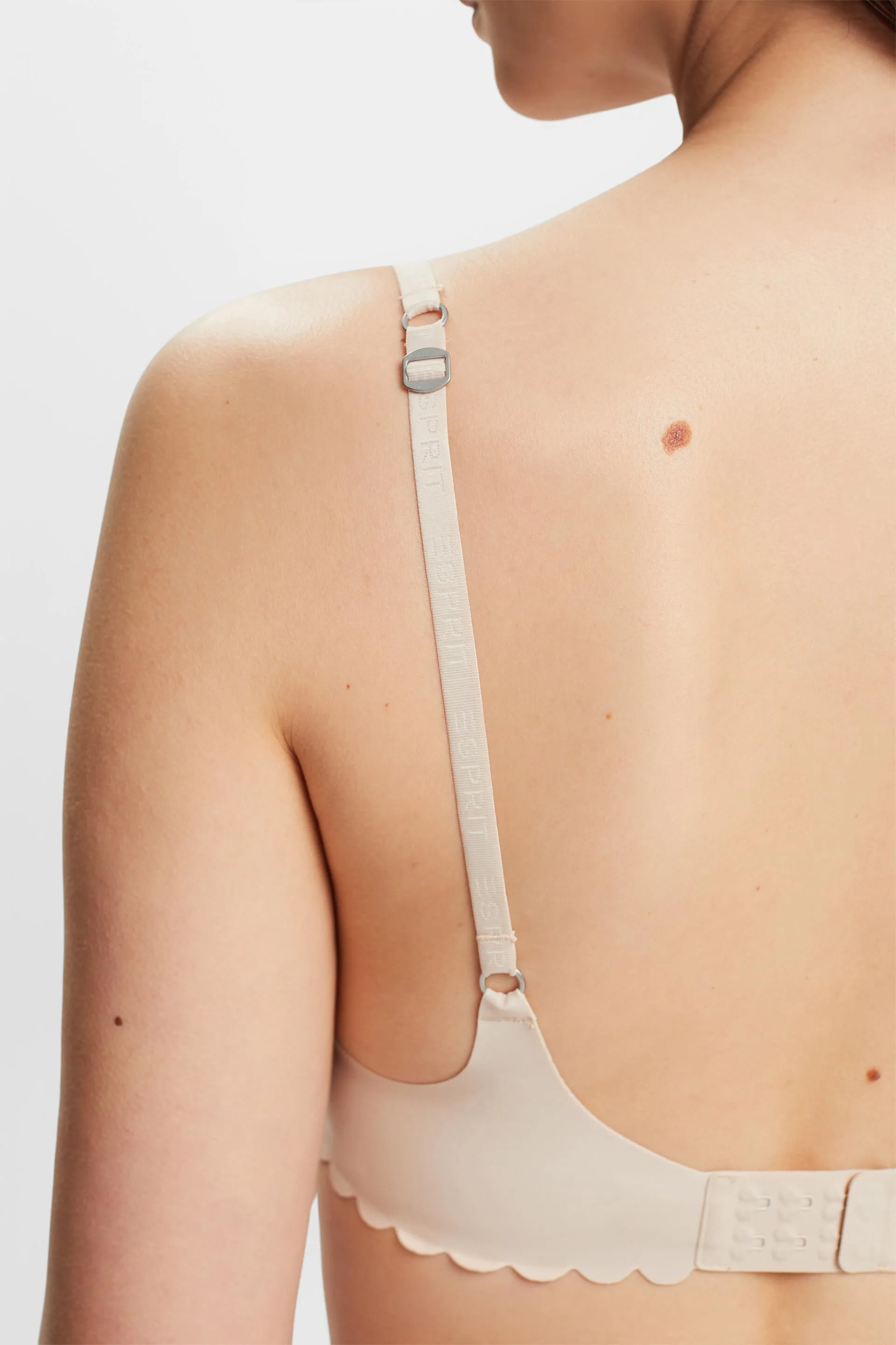 Reggiseno imbottito con ferretto e bordini smerlati