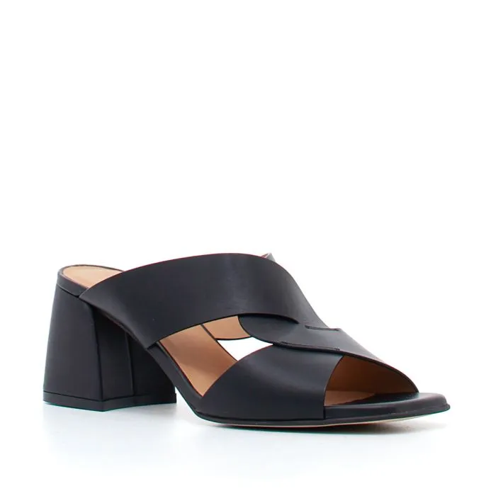 SANDALI IN PELLE