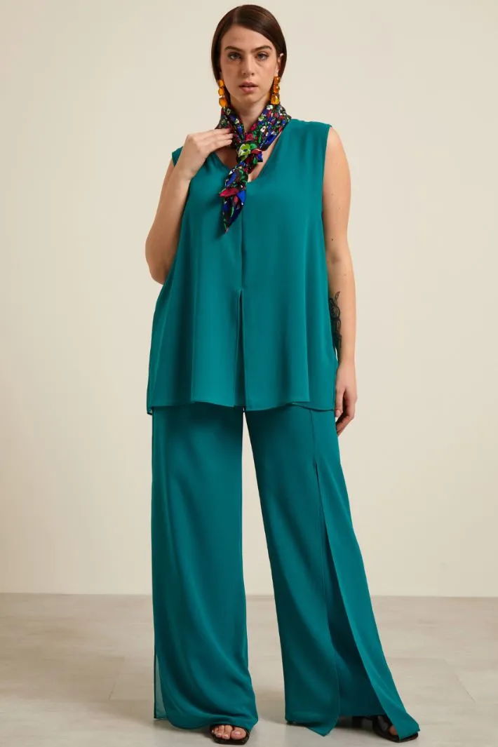 Top in georgette con spacco